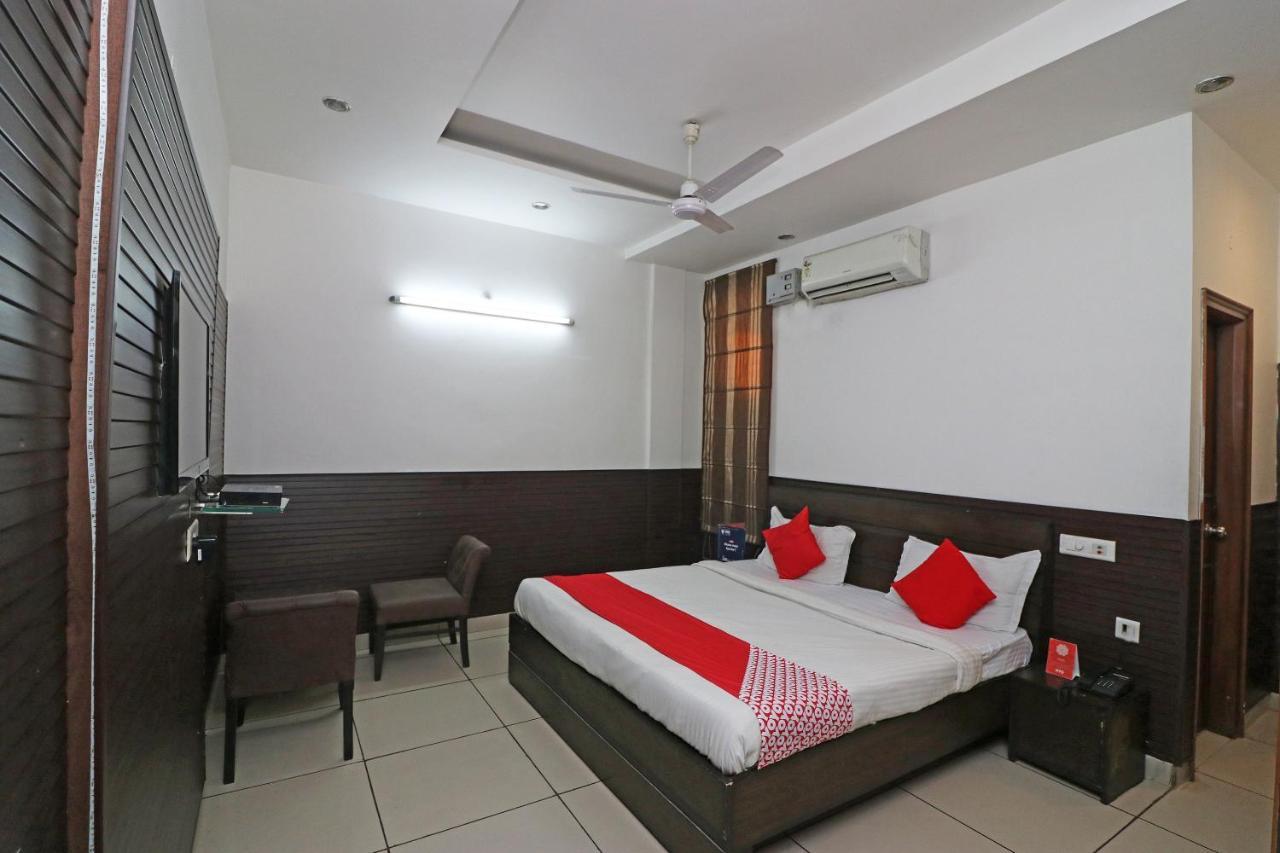 Oyo 22677 Hotel Mehfil Rajpura Exterior photo