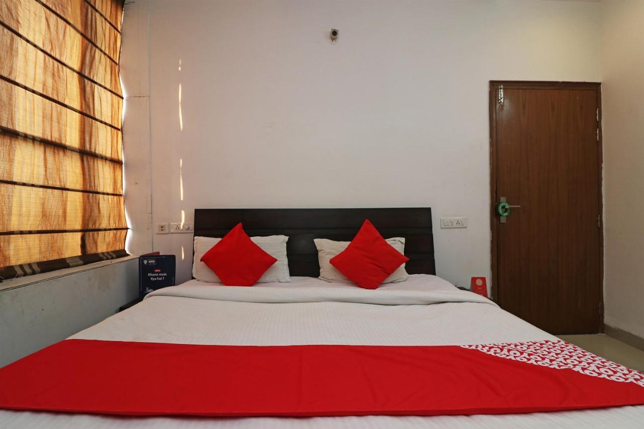 Oyo 22677 Hotel Mehfil Rajpura Exterior photo